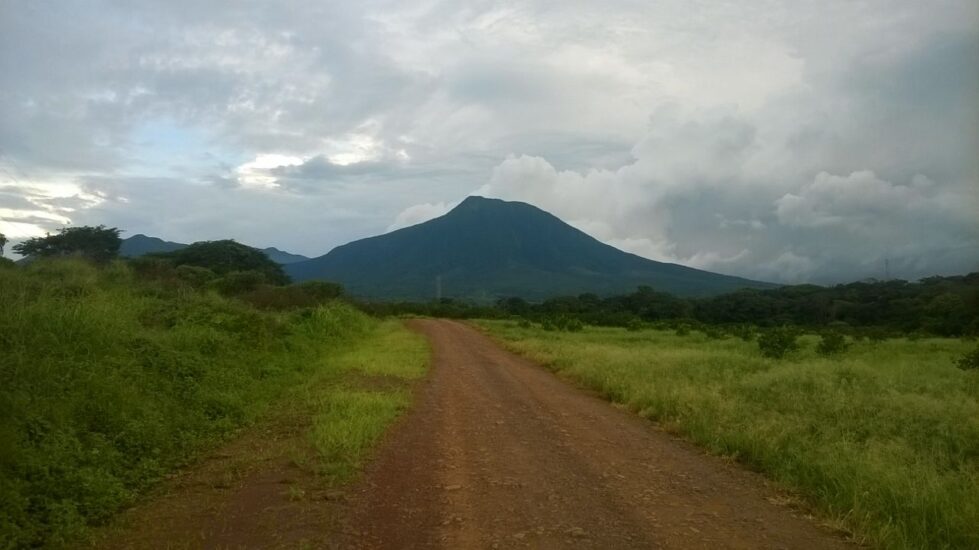 Volcán Orosí. Foto por ErickWikiLoco. Wikimedia Commons.