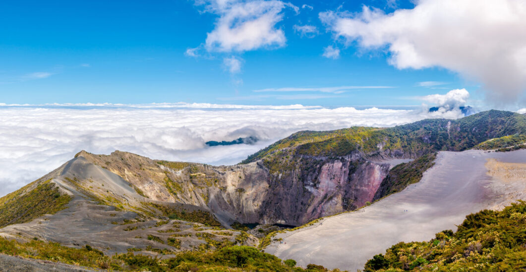 Vista panorámica del Volcán Irazú. Foto por Depositphotos.