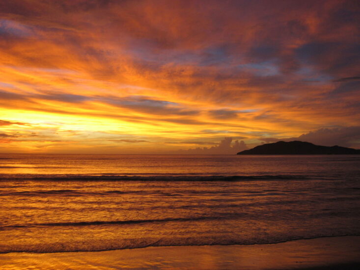 Playa Grande en el Parque Marino Las Baulas. Foto por Nickknack. Wikimedia Commons.