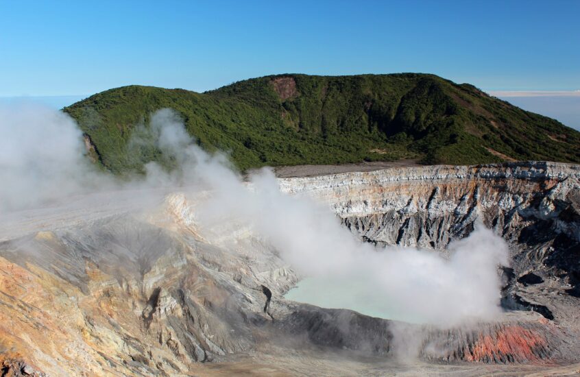Cráter volcán Poás. Foto por The LEAF Project. Flickr.