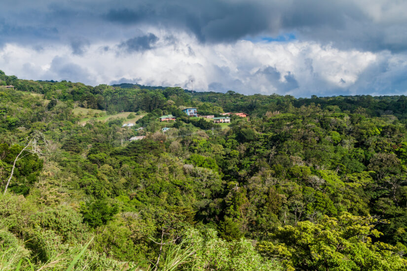 Disfruta de Reserva Santa Elena en Monteverde. Foto por Depositphotos.
