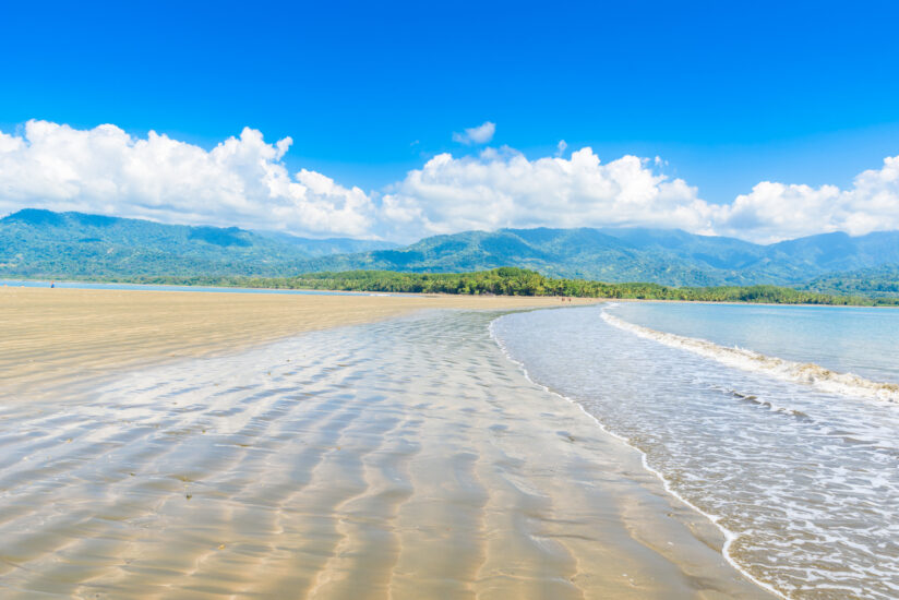 Visita Parque Nacional Marino Ballena. Foto por Depositphotos.