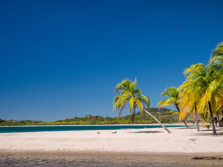 Visita Playa Sámara. Foto por Depositphotos.