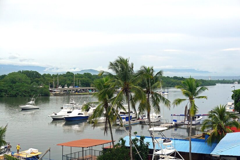 Puerto de Puntarenas. Foto poe Mariordo (Mario Roberto Durán Ortiz). Wikimedia Commons.