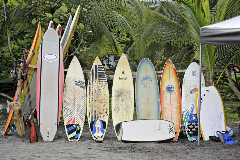 Surf en Playa Negra. Foto por Magalie L'Abbé. Flickr.