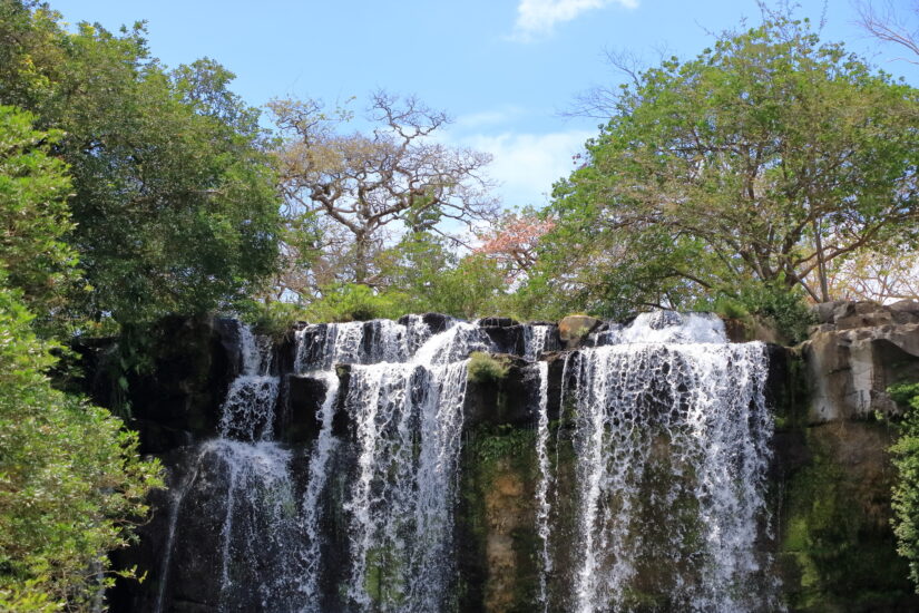 Cascadas de Llanos de Cortés. Foto por Depositphotos.