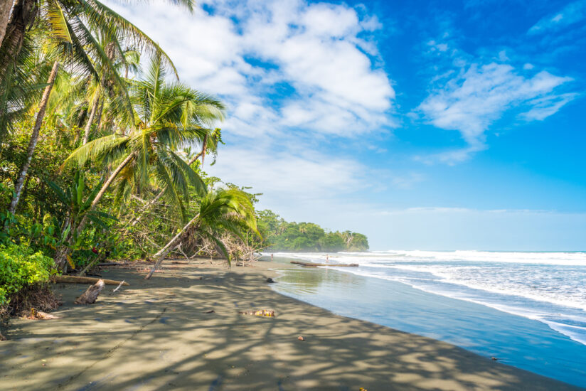 Playa Negra en Costa Rica. Foto por Depositphotos,