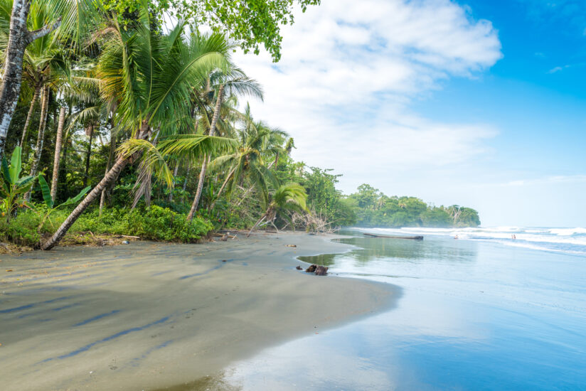 Playa Negra en Costa Rica. Foto por Depositphotos,