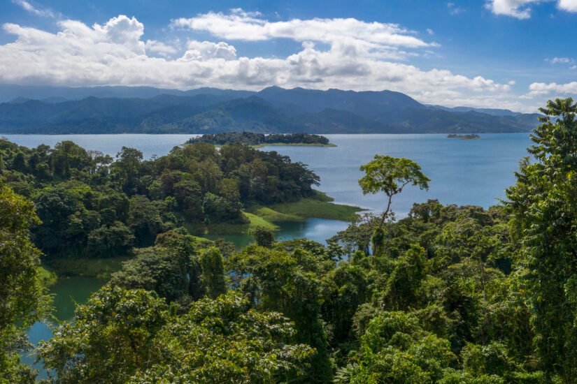Lago Arenal de Costa Rica. Foto por Depositphotos.